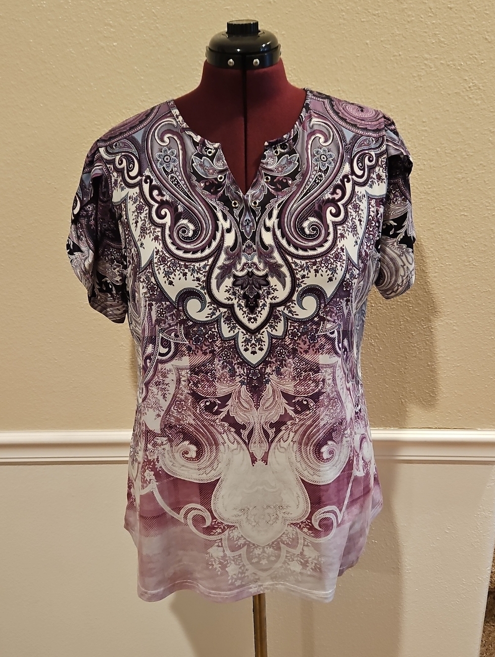 Women's Purple Paisley Short Sleeve Top